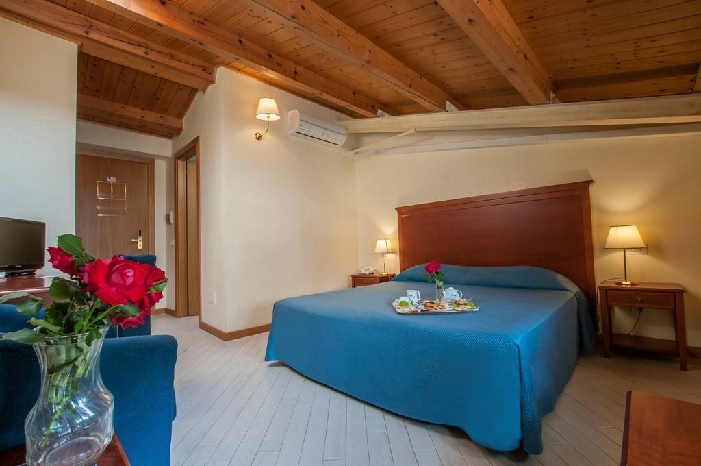 Park Hotel Villa Americana Rodi Garganico Esterno foto