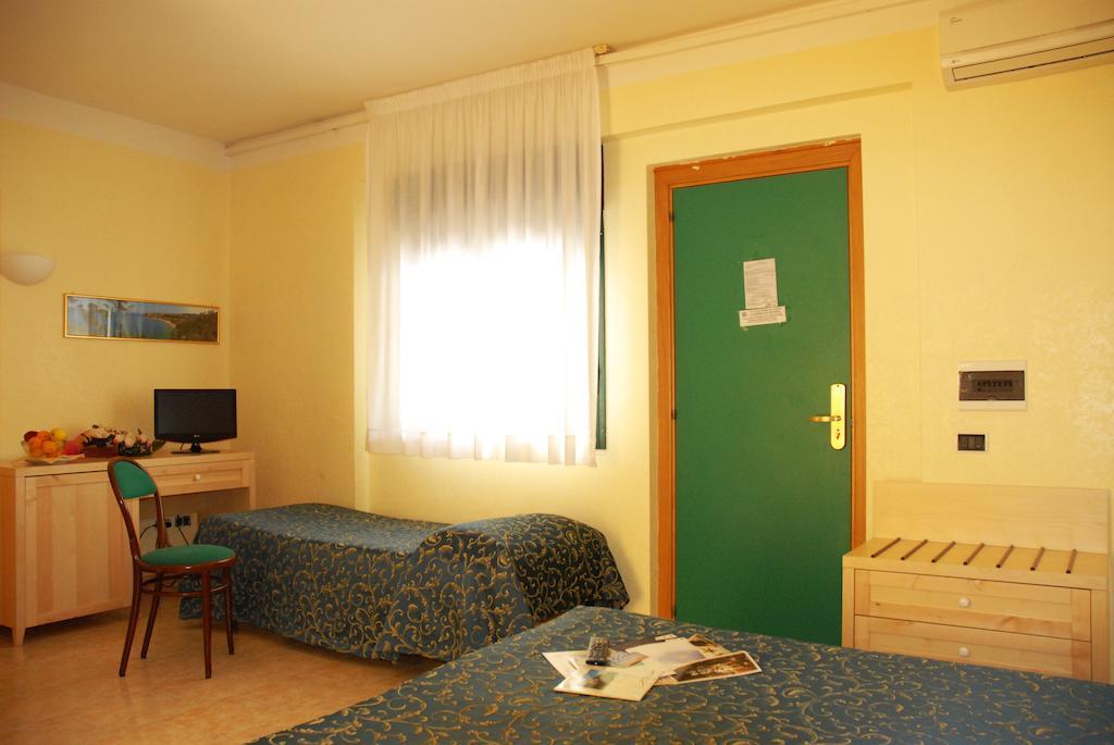 Park Hotel Villa Americana Rodi Garganico Esterno foto